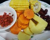 Hình bước làm 1 của món Canh giò heo hầm khoai tây cà rốt