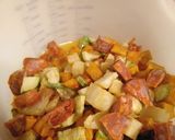 Foto del paso 5 de la receta: Tortilla de papas con verduritas🥕🥔🥒🥓🍠