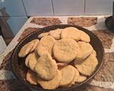 Foto del paso 8 de la receta: Alfajores de limón rellenos con dulce de leche y corazón de ganache de chocolate