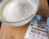 Une image de l'étape 2 de Cake ricotta, noix de coco et confiture à la mangue.