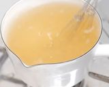 Foto langkah ke 1 dari resep Matcha Osmanthus Chrysanthemum Jelly.
