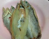 Foto langkah ke 1 dari resep Tumis Daun Singkong Ikan Asin Jambal Roti.