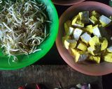Foto langkah ke 1 dari resep Tumis Toge Tahu Bakso.
