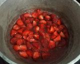 Foto langkah ke 2 dari resep Korean Strawberry Latte.