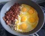 Foto del paso 1 de la receta: Huevos con longa