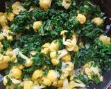 Foto del paso 2 de la receta: Tortilla de huevo con coliflor y kale