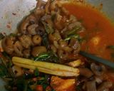 Foto langkah ke 3 dari resep Tumis Kikil Pedas.
