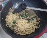 รูปขั้นตอนการทำที่ 8 ของ สปาเก็ตตี้ผัดหมูสับตำลึง