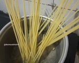 Foto langkah ke 1 dari resep Fettuccine Aglio Olio + Bayam | Ala Rumahan.