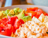 Foto del paso 1 de la receta: Ensalada de garbanzos con salmón, queso fresco y fresas