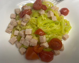 Foto del paso 3 de la receta: Espaguetis de calabacín con dados de pavo y tomates cherry Lékué