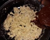 Foto del paso 3 de la receta: Huevo en salsa de Chile Pasilla y jitomate