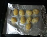 A picture of step 1 of Roasted baby potatoes gravy.