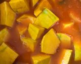 Gambar langkah 3 resipi Labu Kuning🎃 masak lemak Cili padi.