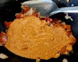 A picture of step 4 of Dahi Bhindi Masala.