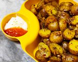 Foto langkah ke 4 dari resep Garlic Butter Baby Potatoes.