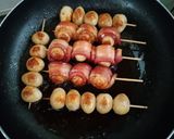 Hình bước làm 4 của món Thịt xông khói cuộn trứng cút