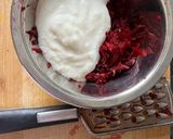 A picture of step 2 of Beetroot Raita🩷🩷.