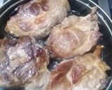 Foto del paso 1 de la receta: Bondiola al vino blanco y ajo y una guarnición de arroz especias