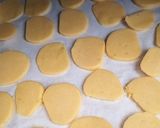 Foto del paso 2 de la receta: Galletitas de manteca con sabor a limón 🍋