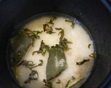 Foto langkah ke 3 dari resep Nasi Daun Jeruk Magic Com.