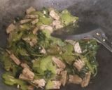 Foto langkah ke 4 dari resep Tumis Pare kemangi.