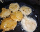 A picture of step 3 of Aloo Pakoray.