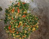 Foto langkah ke 3 dari resep Nasi Goreng Daun Mengkudu.