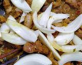 Hình bước làm 2 của món Lòng gà xào xả ớt