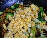 Foto langkah ke 7 dari resep Mie goreng daging.