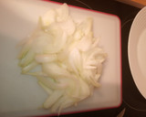 Foto del paso 2 de la receta: Tortilla de patatas con cebolla en MC