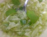 Foto del paso 2 de la receta Ensalada de pepino y albahaca con agua de mar