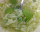 Foto del paso 2 de la receta: Ensalada de pepino y albahaca con agua de mar