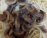 Foto del paso 2 de la receta: Tallarines con champiñones salteados