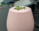 Foto langkah ke 2 dari resep Strawberry yogurt smoothie.