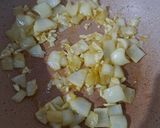 Foto langkah ke 2 dari resep Tumis Sosis Paprika.