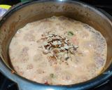 A picture of step 4 of Gajar- beetroot halwa in pressure cooker.