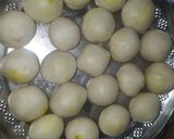 A picture of step 4 of Stuff suji balls.