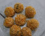 Foto langkah ke 4 dari resep Bola Ayam Crispy.