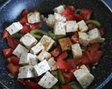Foto del paso 4 de la receta: Tofu guisado con alubias rojas