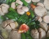 Foto langkah ke 8 dari resep 21. Sup Bening Bumbu Iris.