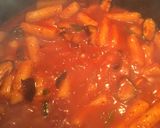 A picture of step 5 of Korean spicy rice cake (tteokbokki).