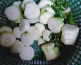 Foto langkah ke 2 dari resep Sop Oyong Bakso.