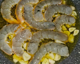 Foto del paso 2 de la receta: Langostinos al ajillo