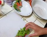 รูปขั้นตอนการทำที่ 2 ของ สลัดม้วนปูเบนโตะและไข่ต้ม