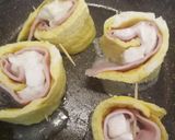 A picture of step 3 of Ham and mozzarella egg roll.