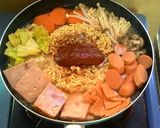 รูปขั้นตอนการทำที่ 2 ของ บะหมี่หม้อไฟเกาหลี บูแดชีเก (부대찌개) #อาหารเกาหลี