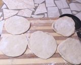 A picture of step 2 of Pastry samosas.