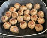 A picture of step 3 of Cheesy Meatball Boat:.