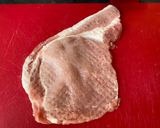 A picture of step 2 of German pork schnitzel.